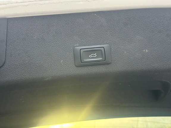 Audi e-tron 12 of 20