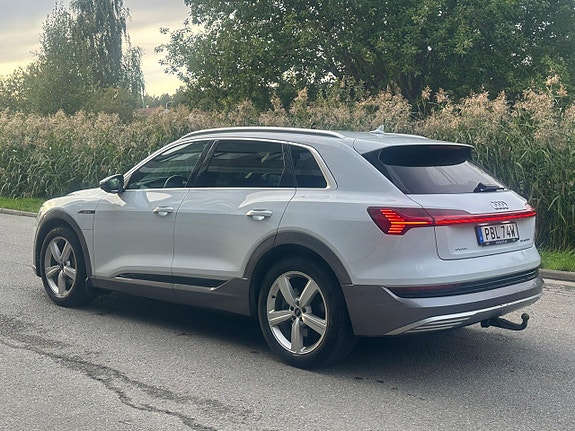 Audi e-tron 11 of 20