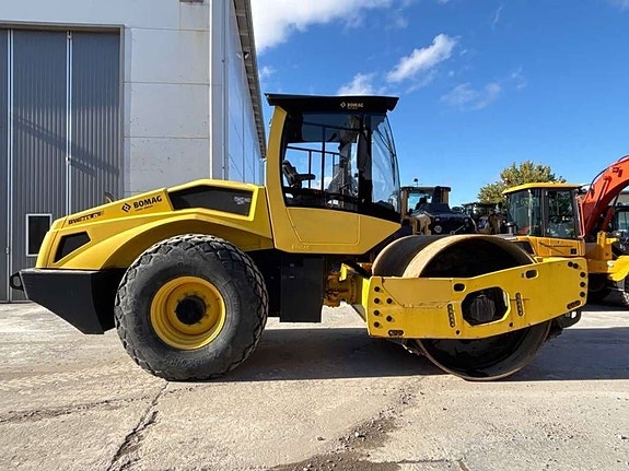 Bomag BW213D-5 2 of 5
