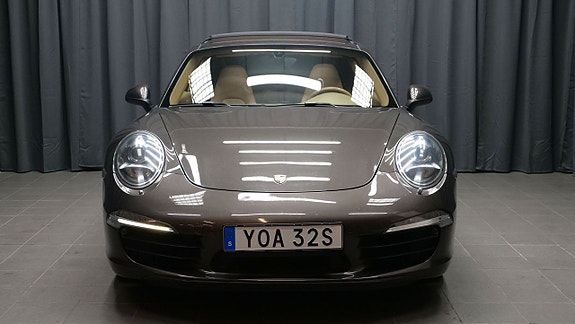 Porsche 911 Carrera 2 of 5