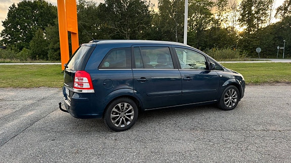 Opel Zafira 2 of 5