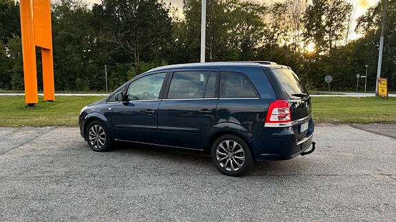 Opel Zafira 3 of 5