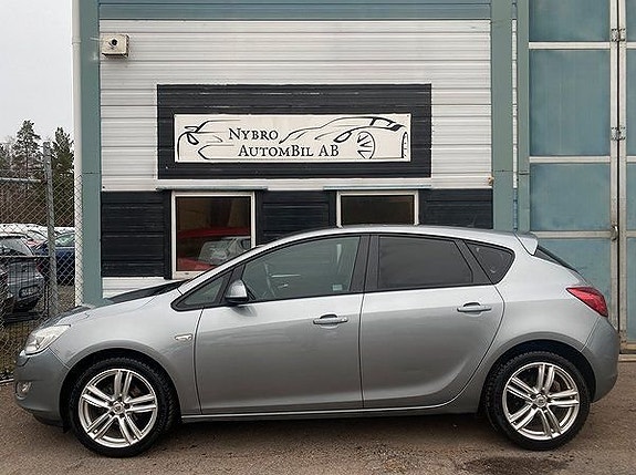 Opel Astra 12 of 13