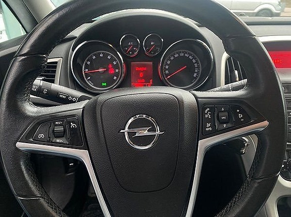 Opel Astra 10 of 13