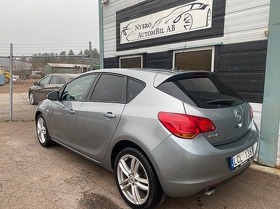 Opel Astra 13 of 13