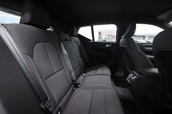 Volvo XC40 13 of 25