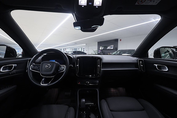 Volvo XC40 14 of 25