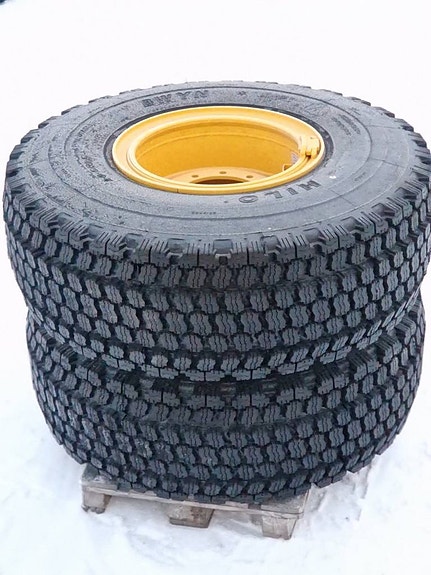 Entreprenaddäck HILO Bwyn och Snowmaster