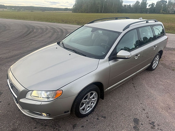 Volvo V70 3 of 5