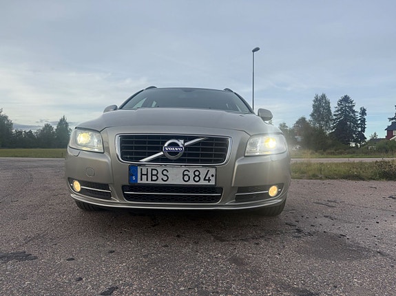 Volvo V70 2 of 5
