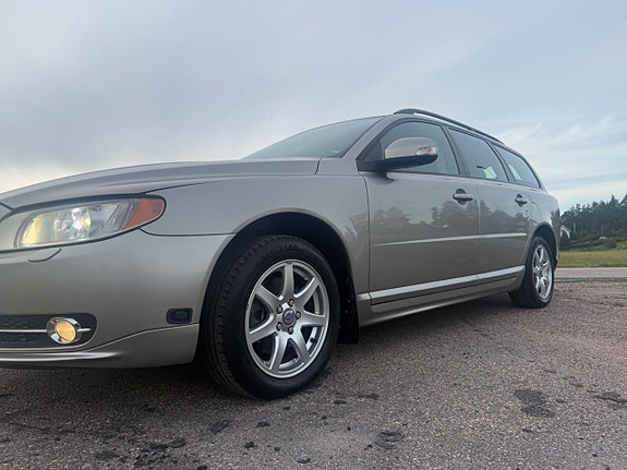 Volvo V70 4 of 5