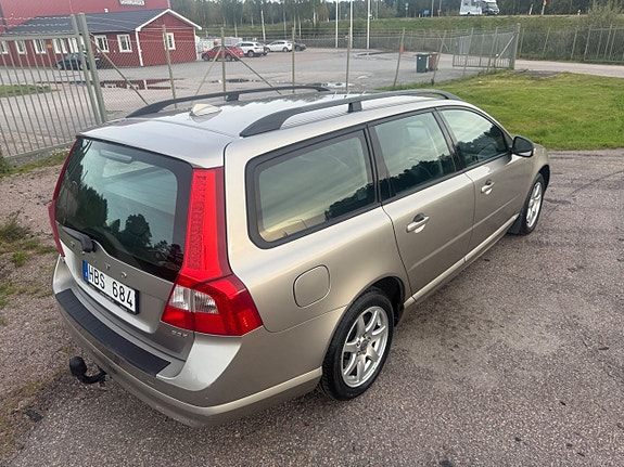 Volvo V70 10 of 27