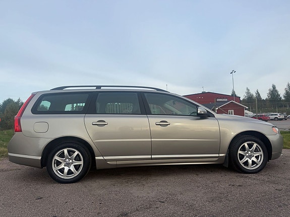 Volvo V70 12 of 27