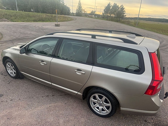 Volvo V70 6 of 27