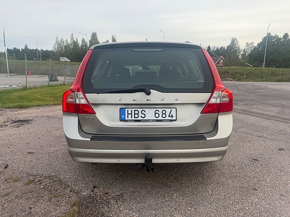 Volvo V70 8 of 27