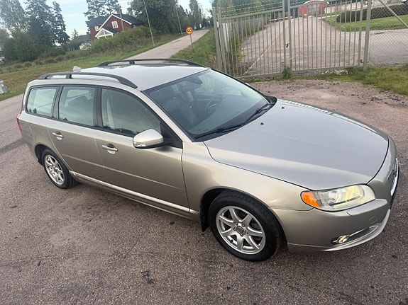 Volvo V70 13 of 27