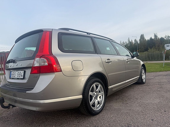 Volvo V70 11 of 27
