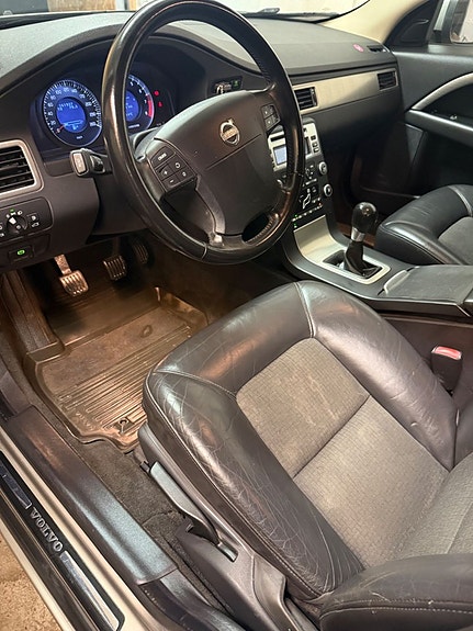Volvo V70 16 of 27