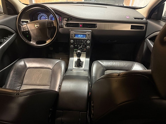 Volvo V70 24 of 27