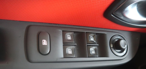 Renault Clio 23 of 27