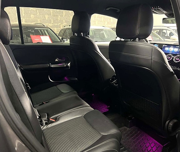Mercedes-Benz GLB200 d 16 of 25