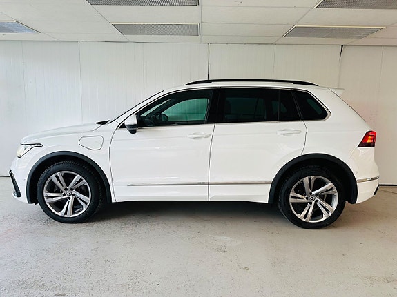 Volkswagen Tiguan 2 of 5