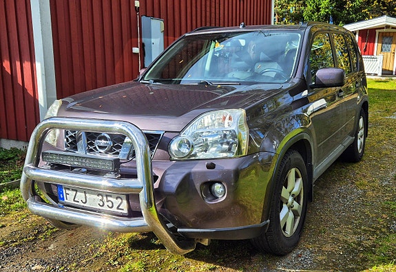 Nissan X-Trail 2 of 8