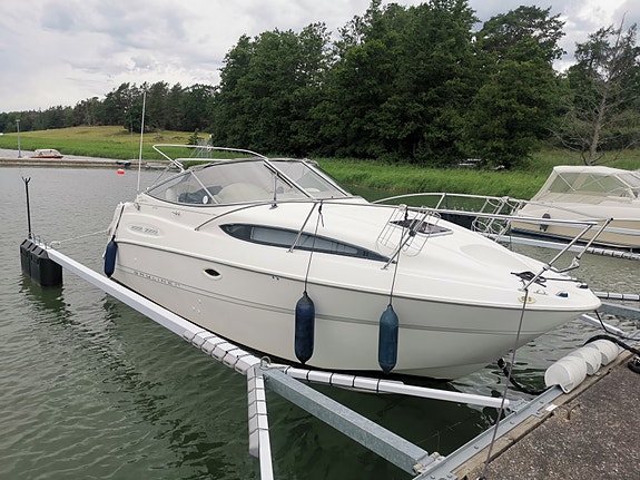 Bayliner 2455 Ciera – 2000
Mercruiser 5.0 V8 • Nyrenoverat drev • 2 of 5