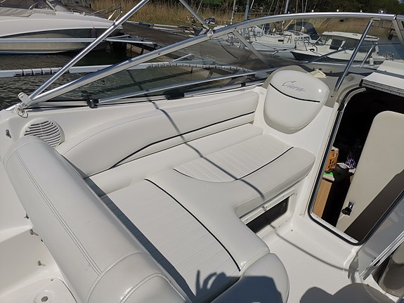 Bayliner 2455 Ciera – 2000
Mercruiser 5.0 V8 • Nyrenoverat drev • 4 of 5