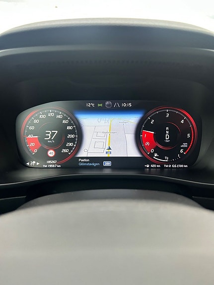 Volvo XC40 8 of 24