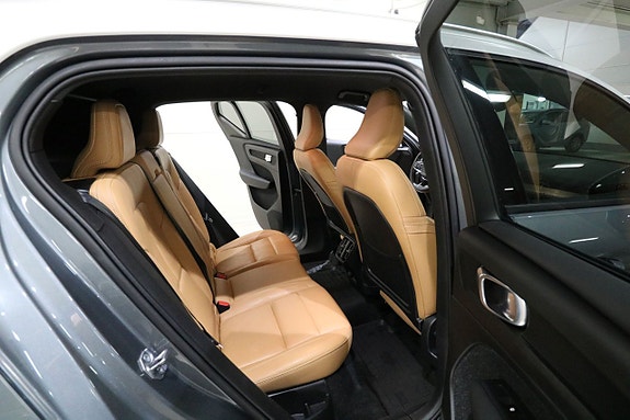 Volvo XC40 17 of 24
