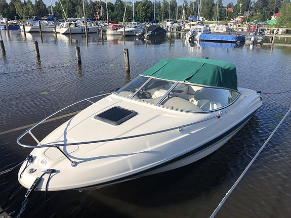 Bayliner Capri 2052 LX, 205 HK med kärra 2 of 8