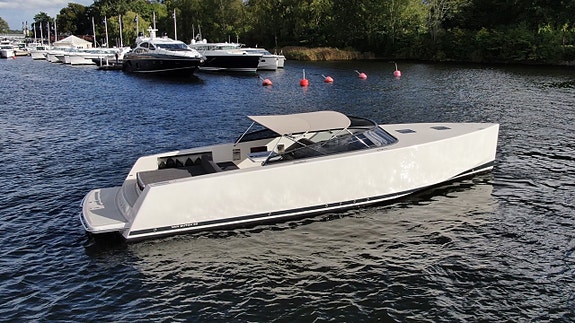VanDutch 40 -2011 3 of 21