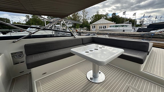 VanDutch 40 -2011 8 of 21