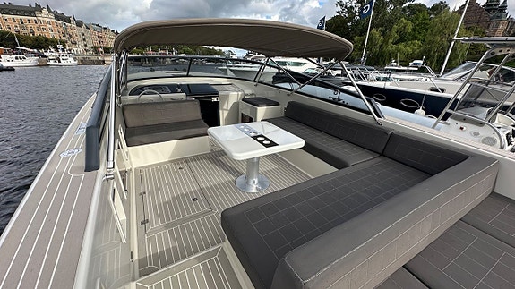 VanDutch 40 -2011 6 of 21