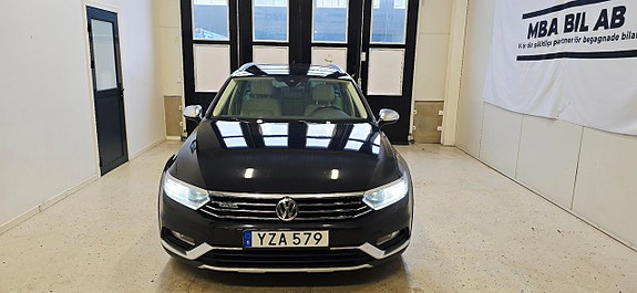 Volkswagen Passat Alltrack 3 of 5