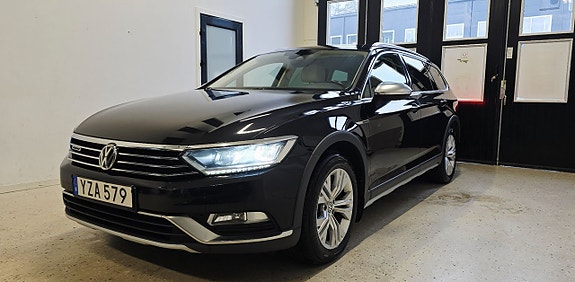 Volkswagen Passat Alltrack 2 of 5
