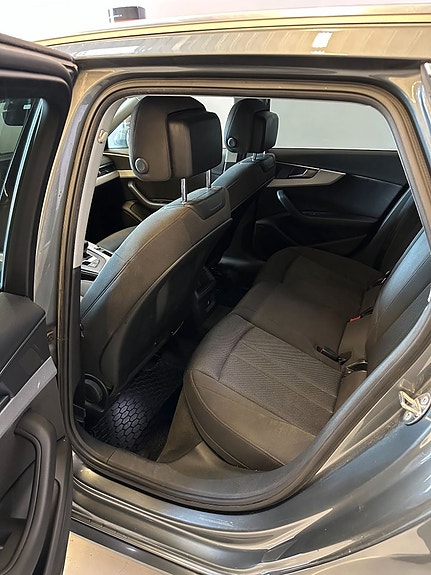 Audi A4 10 of 10