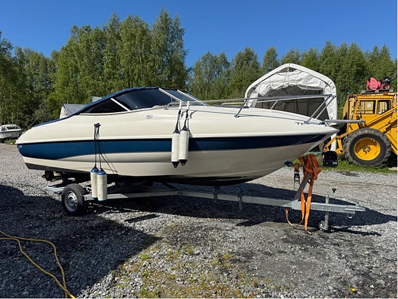 Bayliner 2152 Capri DC 2 of 5