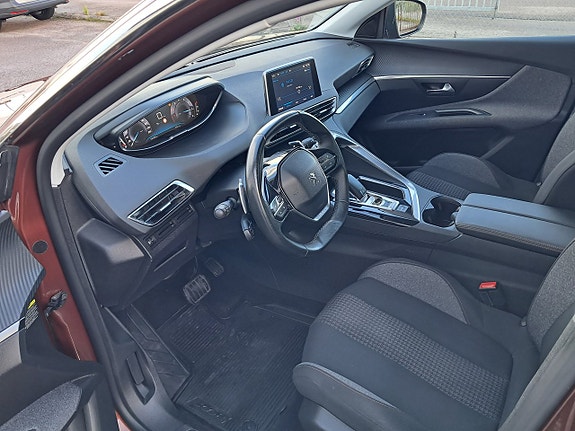 Peugeot 3008 2 of 5
