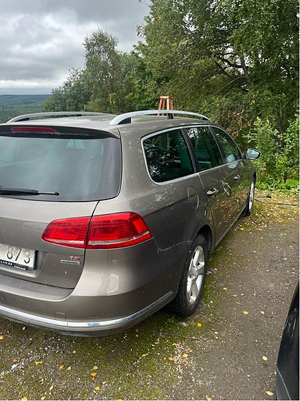 Volkswagen Passat 2 of 5
