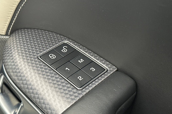 Land Rover Range Rover Sport 15 of 30