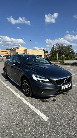 Volvo V40 Cross Country 2 of 5