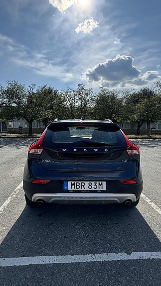 Volvo V40 Cross Country 3 of 5