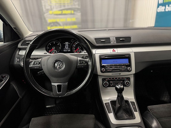 Volkswagen Passat 12 of 21