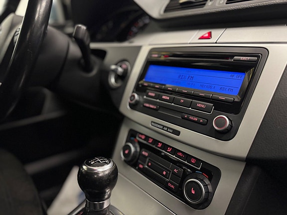 Volkswagen Passat 15 of 21