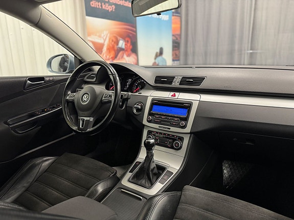 Volkswagen Passat 16 of 21