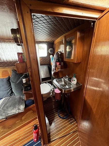 Caravelle 33 – Flytande sommarstuga med diesel 9 of 9