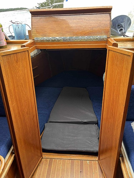 Caravelle 33 – Flytande sommarstuga med diesel 8 of 9