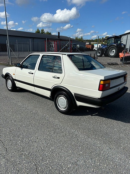 Volkswagen Jetta 3 of 5